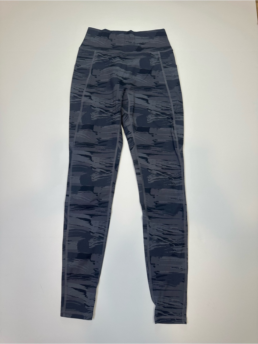 Alphalete Woman’s Surface Pocket Leggings | Grey Camouflage | S